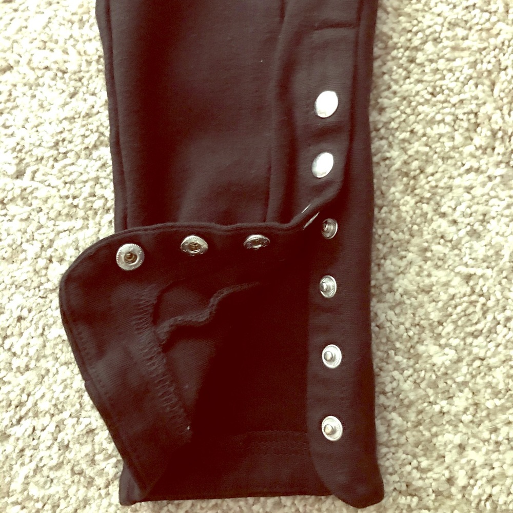 Chic Black leggings with ankle button detail